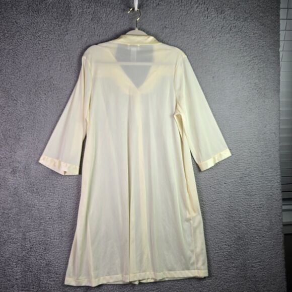 Vanity Fair Yellow Satin Lace Robe Medium Vintage Nylon Button Front USA Made - Picture 10 of 12